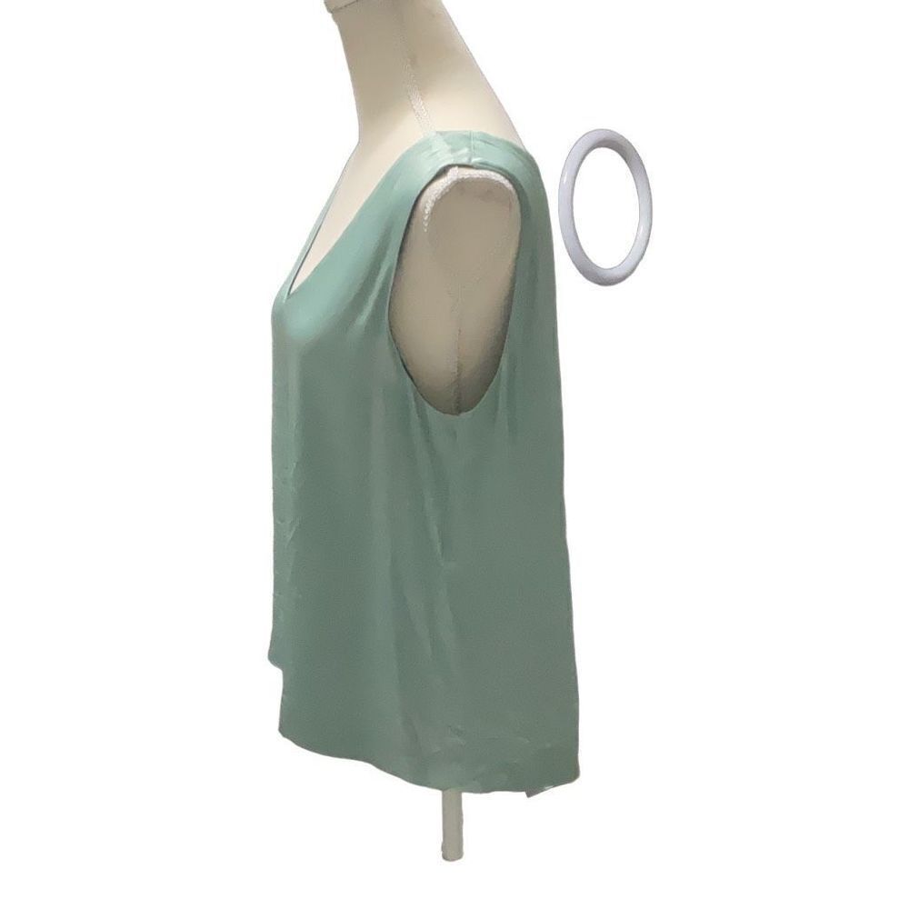 Maliparmi Green Split Button Back V Neck Sleevele… - image 3